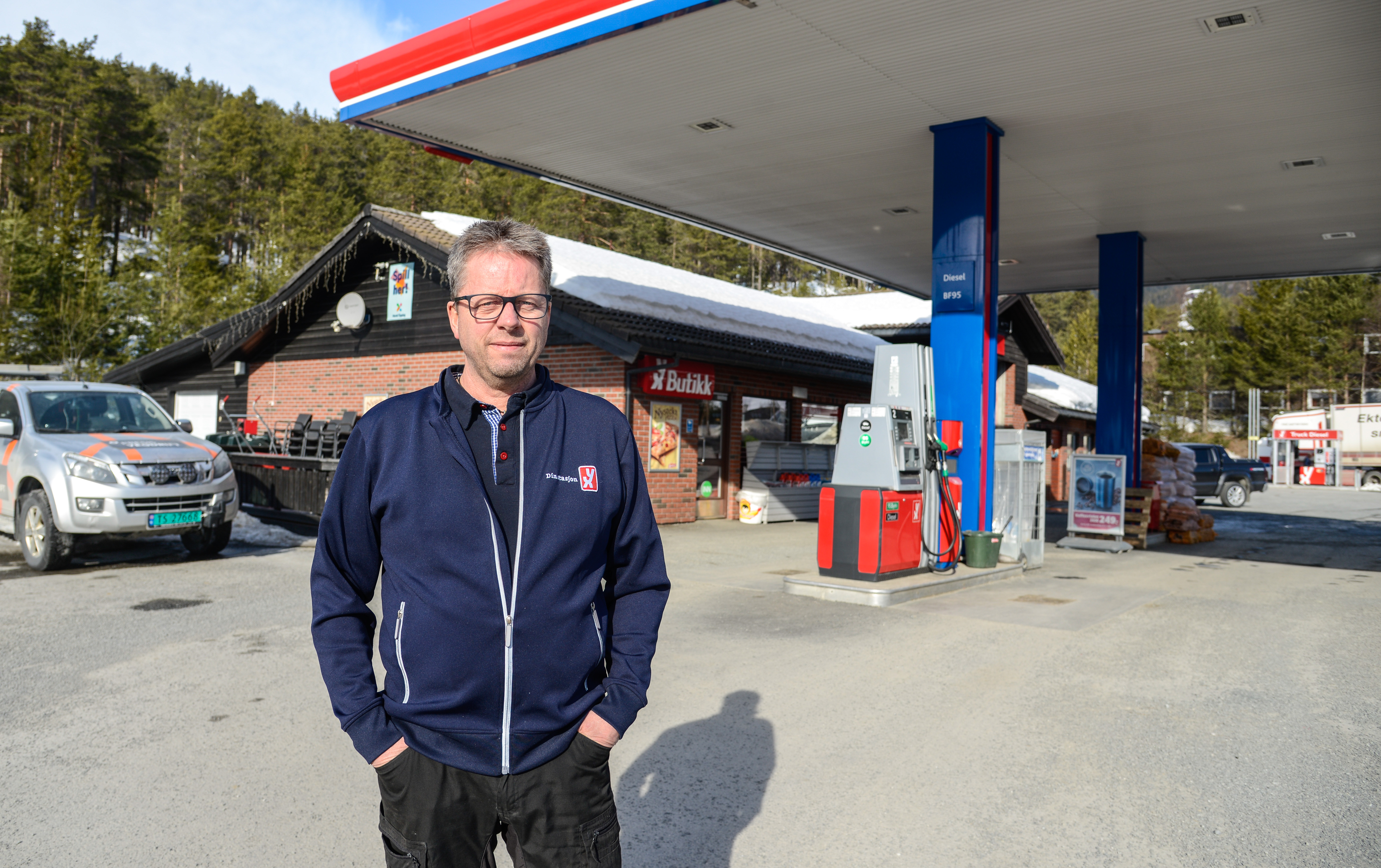 Olav Øraker har i lag med kona Elisabeth bygd opp YX Ryfoss som solid bedrift og samlingsplass dei siste tjue åra. 