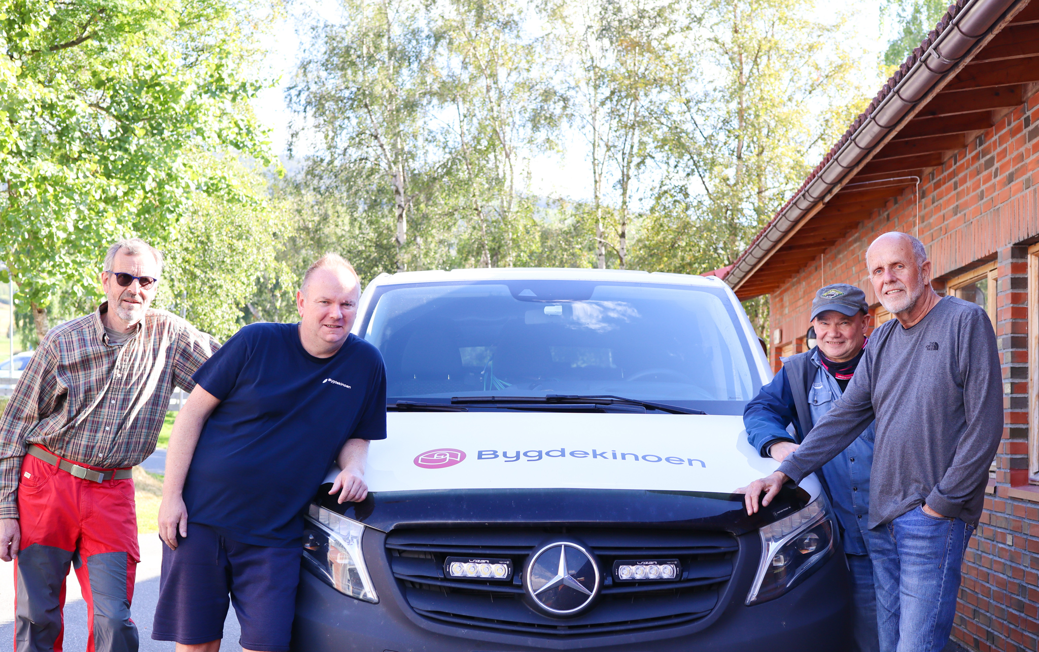 Denne gjengen har ansvar for at Bygdekinoen går så det susar framover! Frå venstre: Ivar Søndrol v/ Vangskoret, Odne Holm v/ Bygdekinoen, Oddbjørn Skeie kulturskulerektor og Tor Jørstad v/ Vangskoret. 