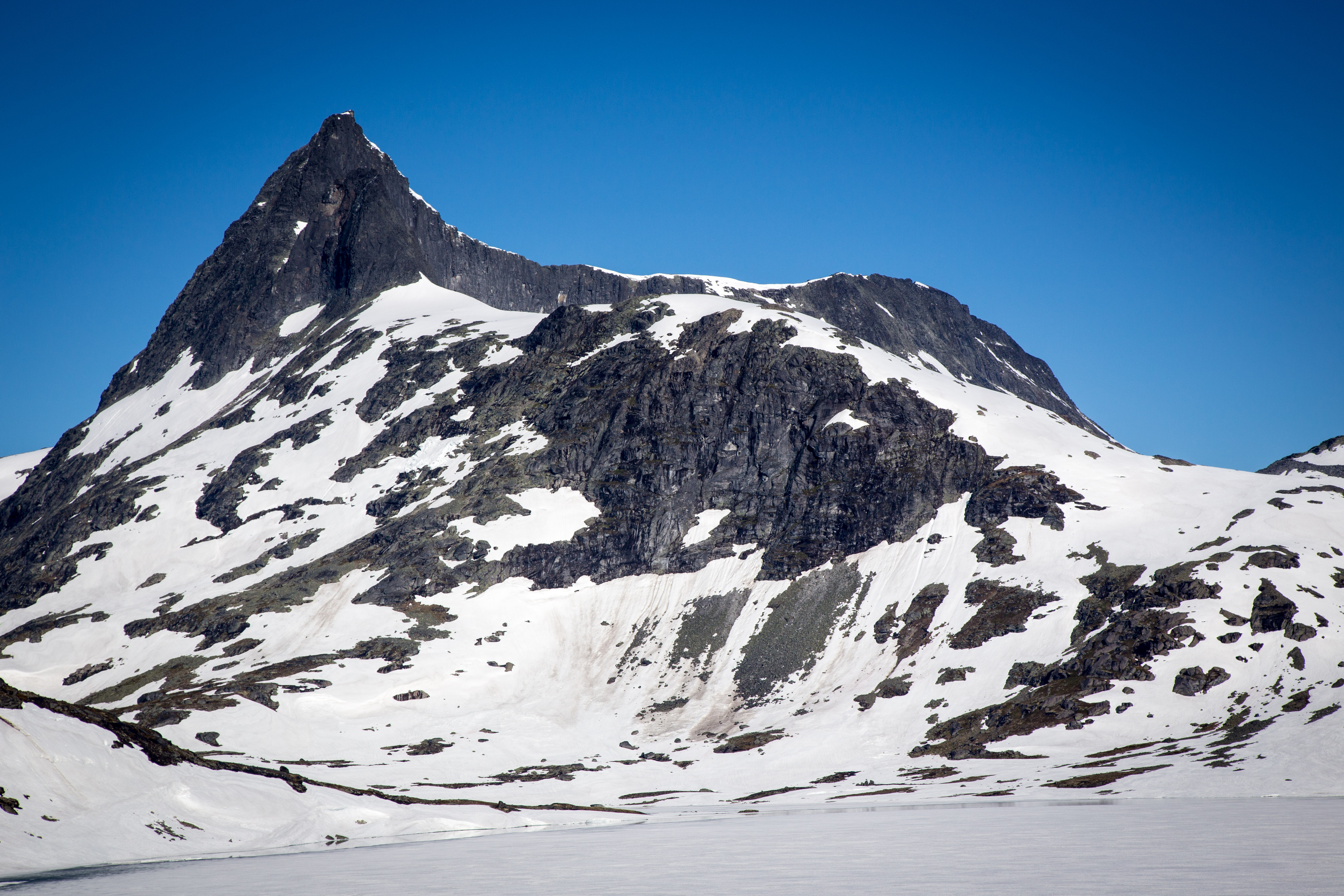 Falketind - ei legende i Jotunheimen vel verdt ei 200-års feiring. Foto: Mari Valen Høihjelle