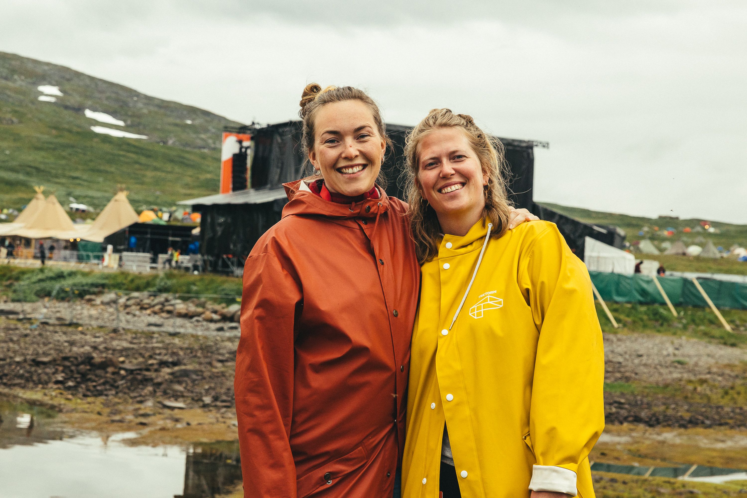 Sigrid Skjerdal og Guro Furunes Pettersen var særs nøgde med årets Vinjerock! Foto: Vinjerock. 